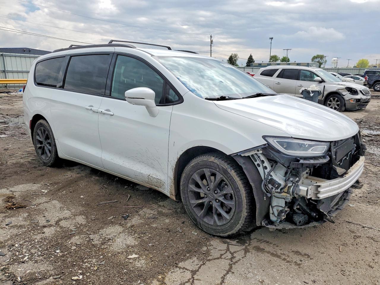 Chrysler Pacifica Touring L