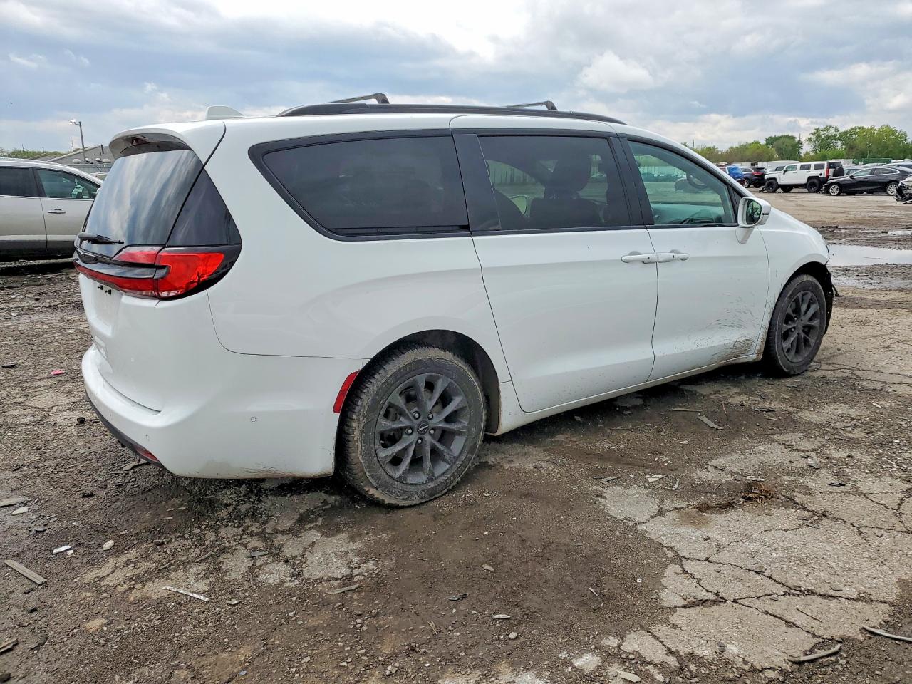 Chrysler Pacifica Touring L
