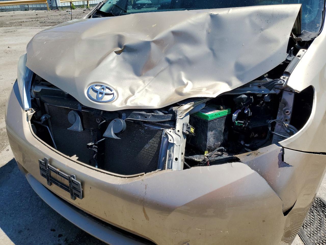 Toyota Sienna Xle 8-passenger