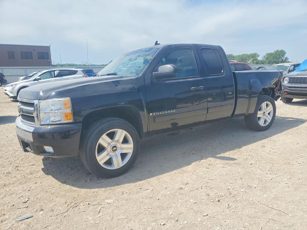 Salvage Chevrolet Silverado Image