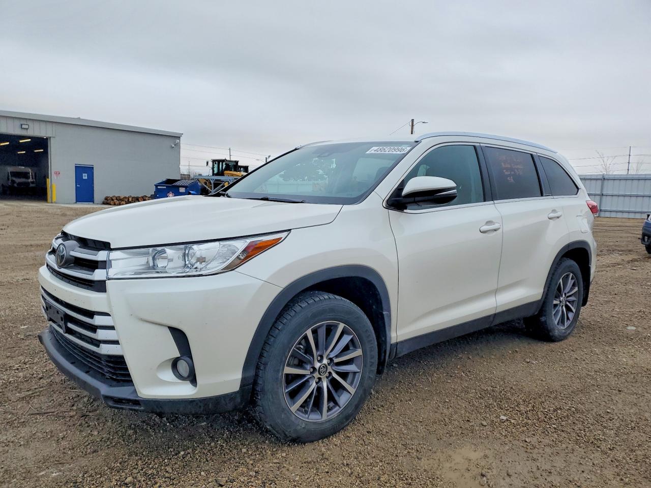 Salvage Toyota Highlander Image