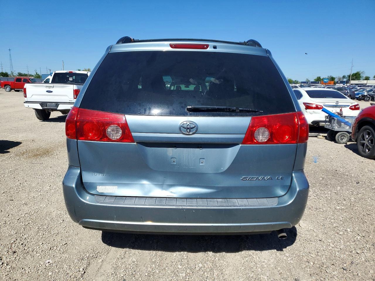 Toyota Sienna Le 7 Passenger