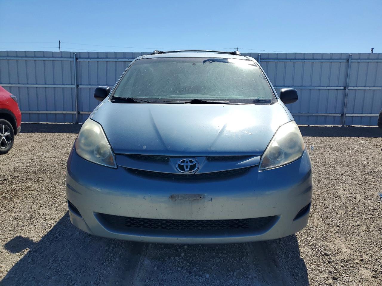 Toyota Sienna Le 7 Passenger