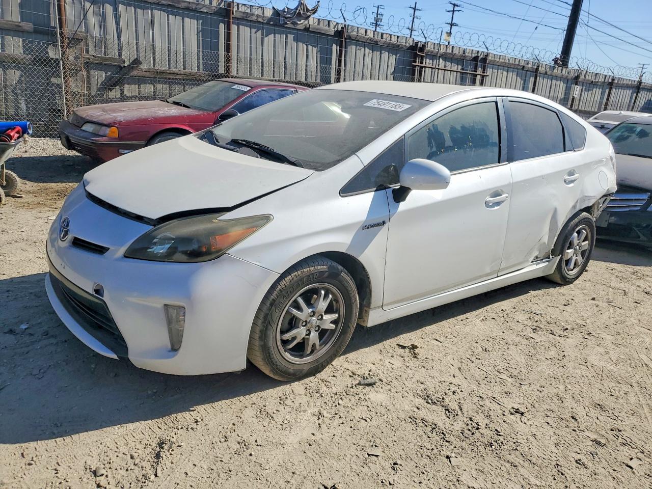 Salvage Toyota Prius Image