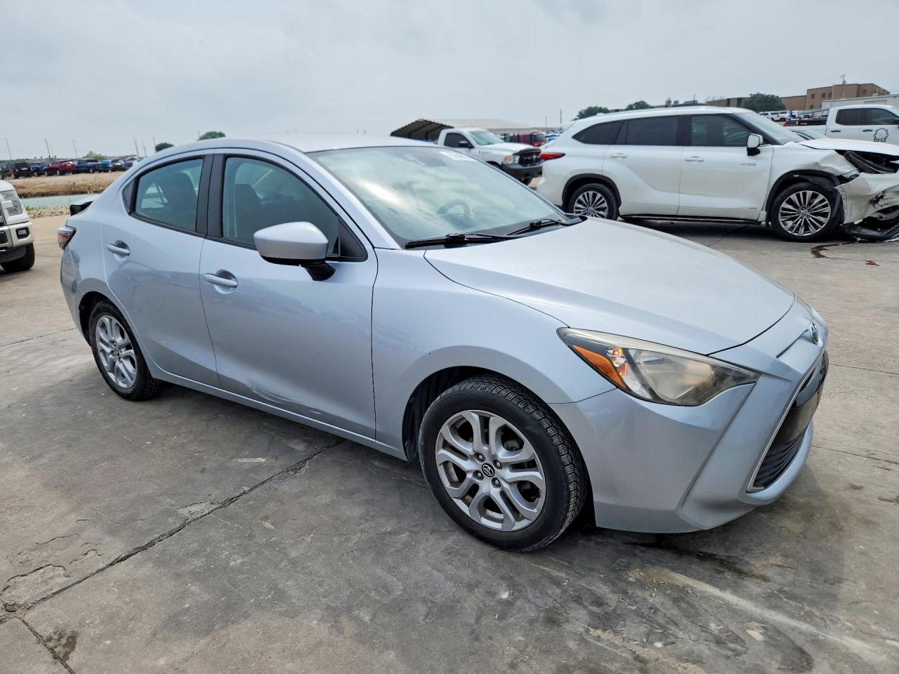 Toyota Yaris Base