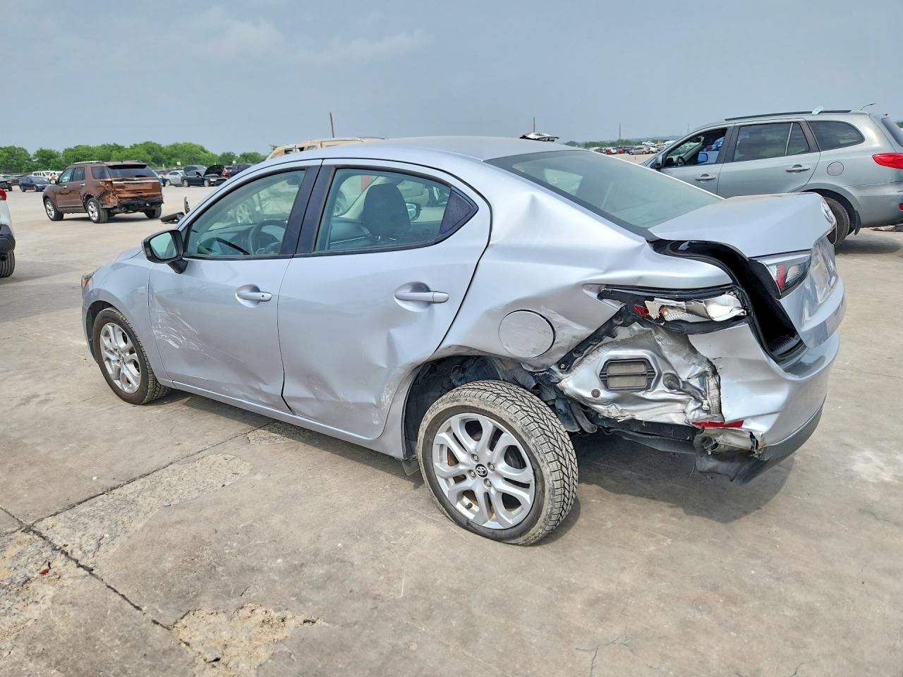 Toyota Yaris Base
