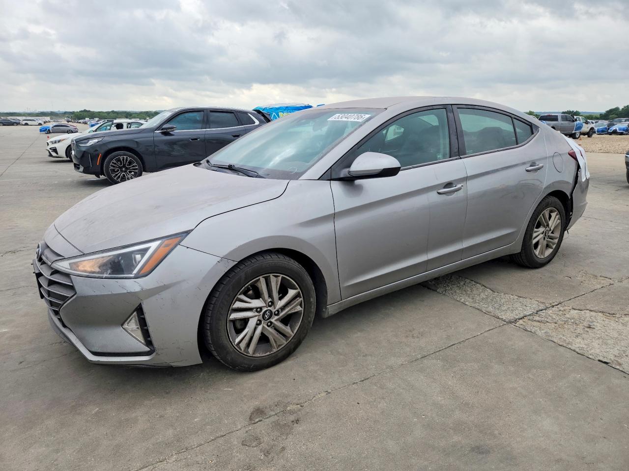 Salvage Hyundai ELANTRA Image