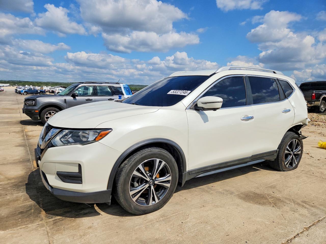 Salvage Nissan Rogue Image