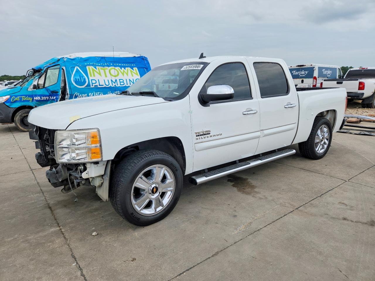 Salvage Chevrolet Silverado Image