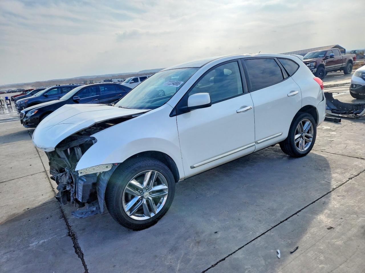 Salvage Nissan Rogue Image