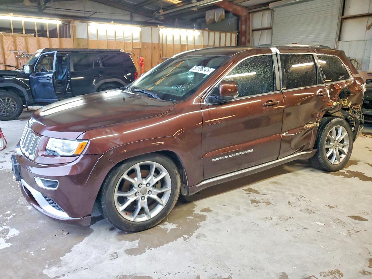 Salvage Jeep Grand Cherokee Image
