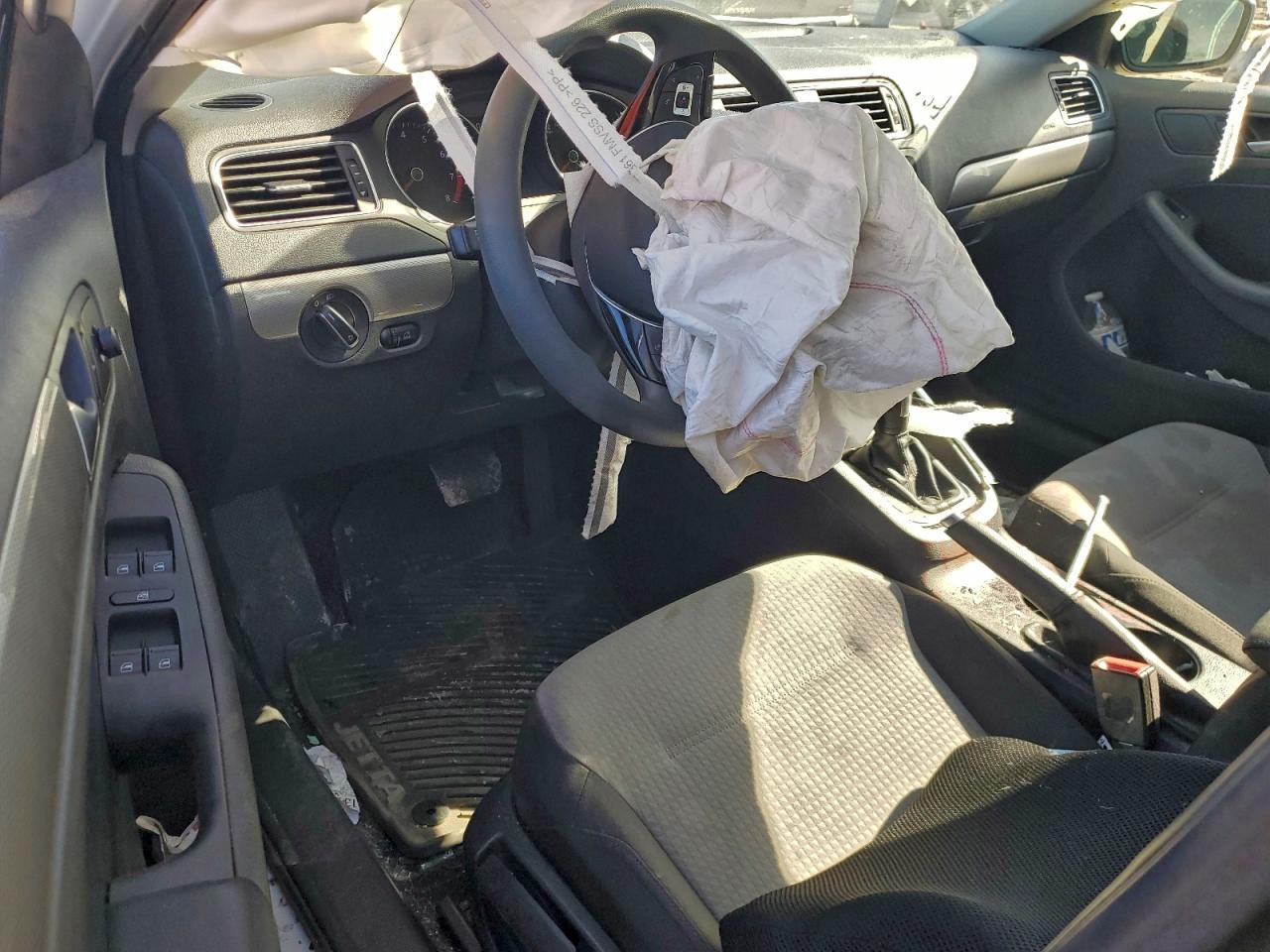 Volkswagen Jetta S