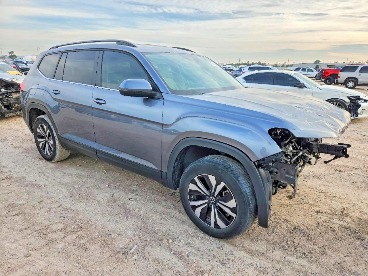 Salvage Volkswagen Atlas Image