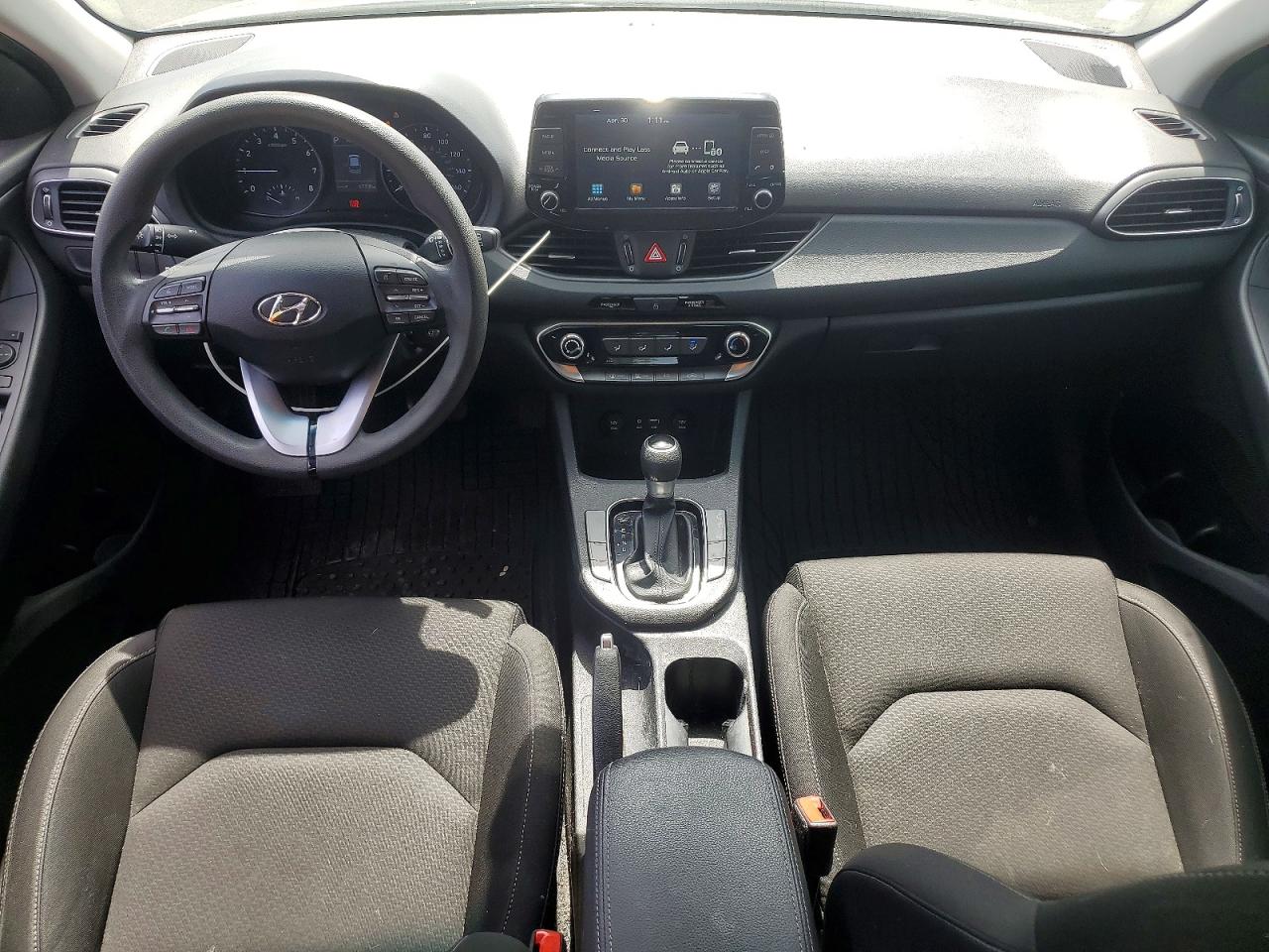 Hyundai ELANTRA Base