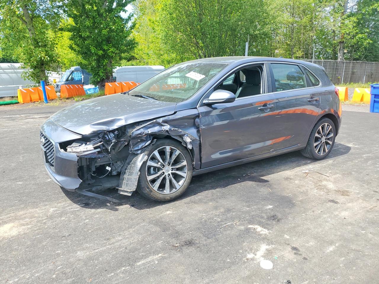 Salvage Hyundai ELANTRA Image