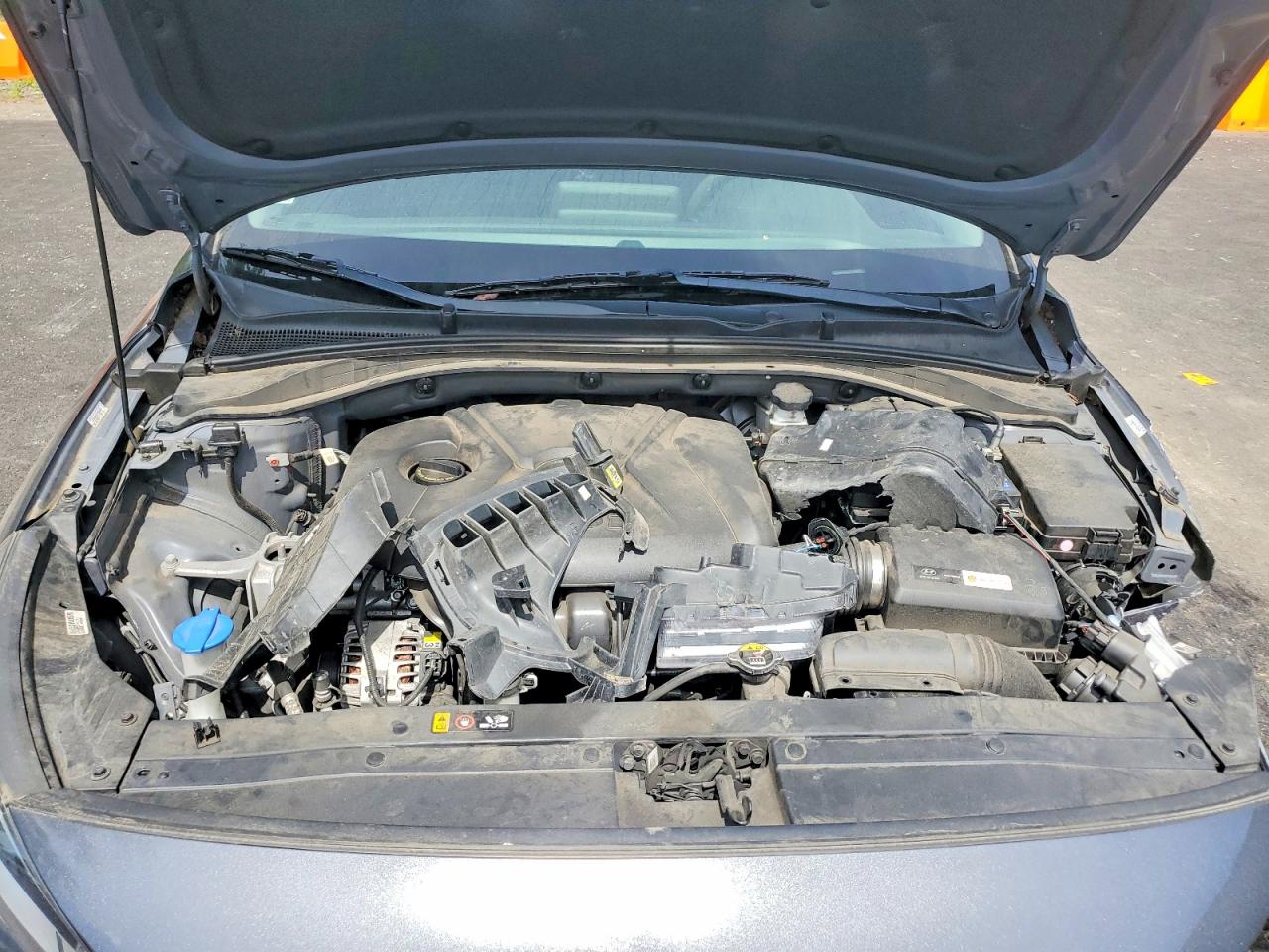 Hyundai ELANTRA Base