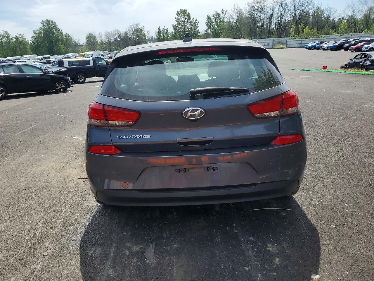 Hyundai ELANTRA Base