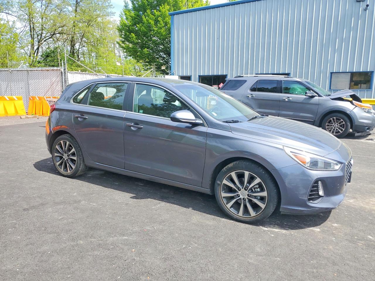 Hyundai ELANTRA Base
