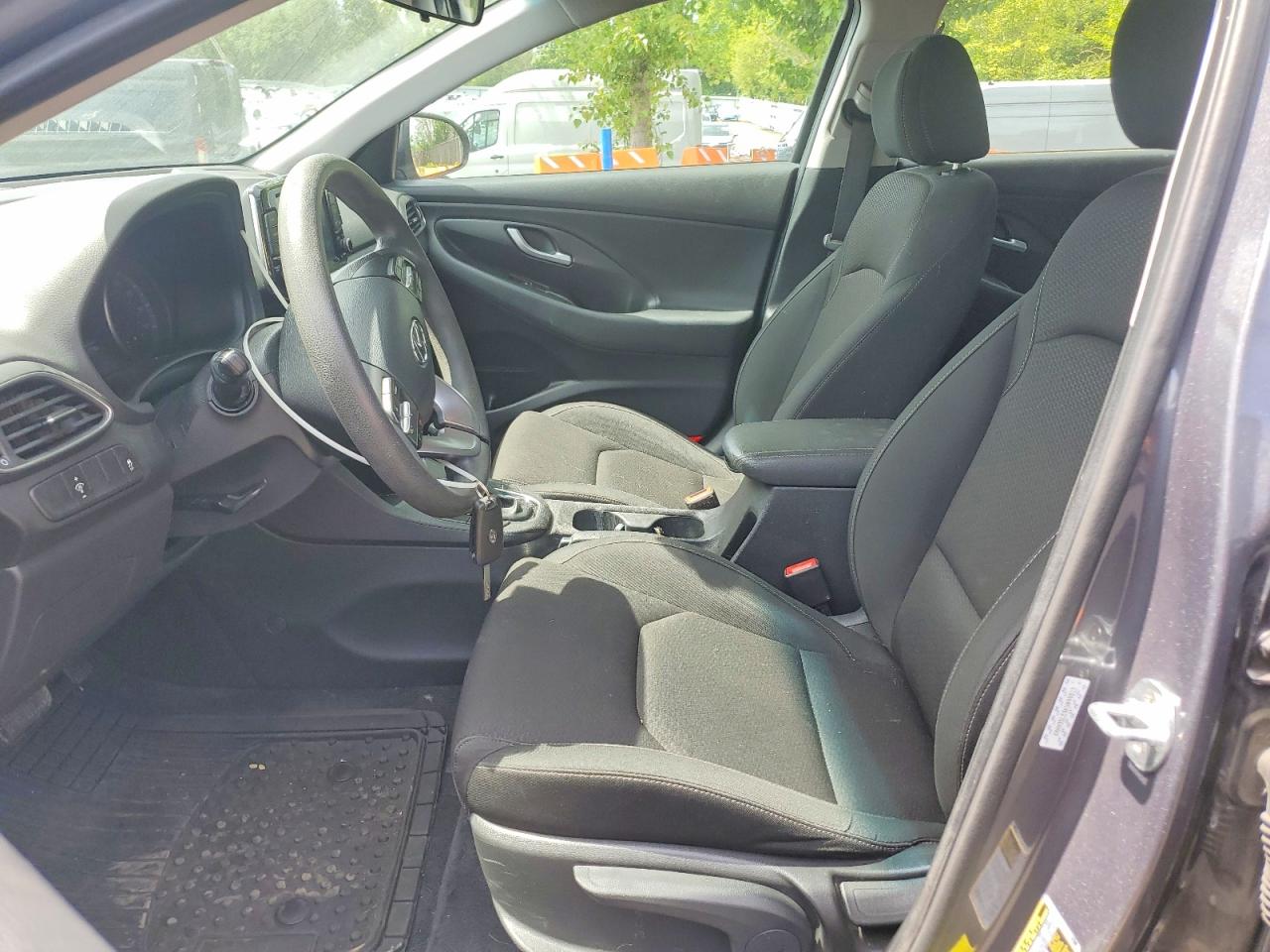 Hyundai ELANTRA Base