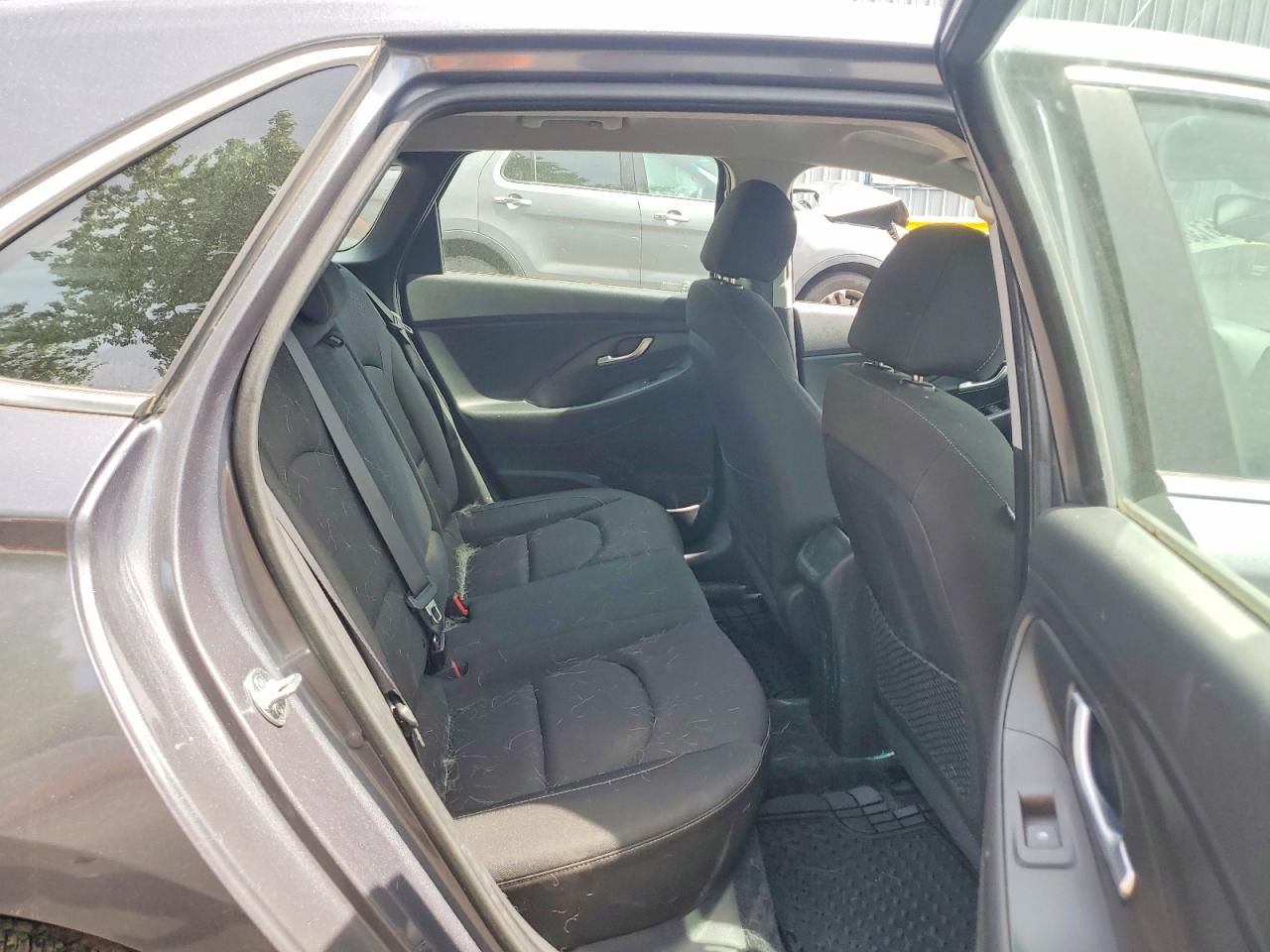 Hyundai ELANTRA Base