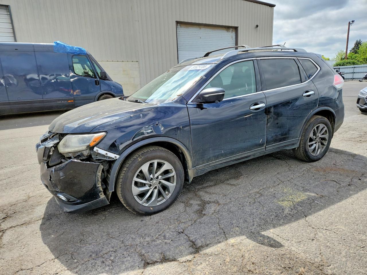 Salvage Nissan Rogue Image