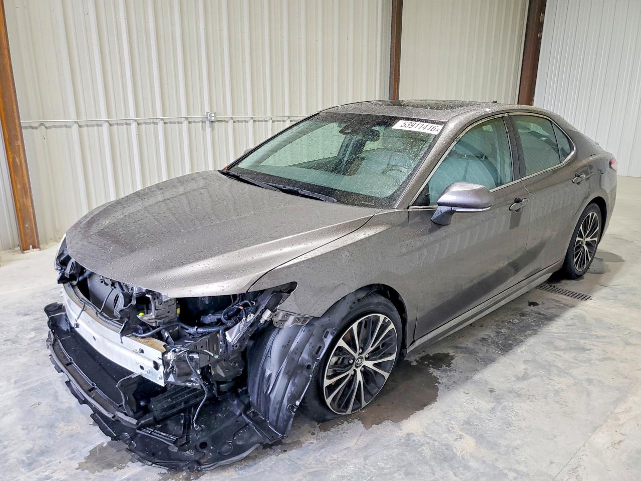 Salvage Toyota Camry Image