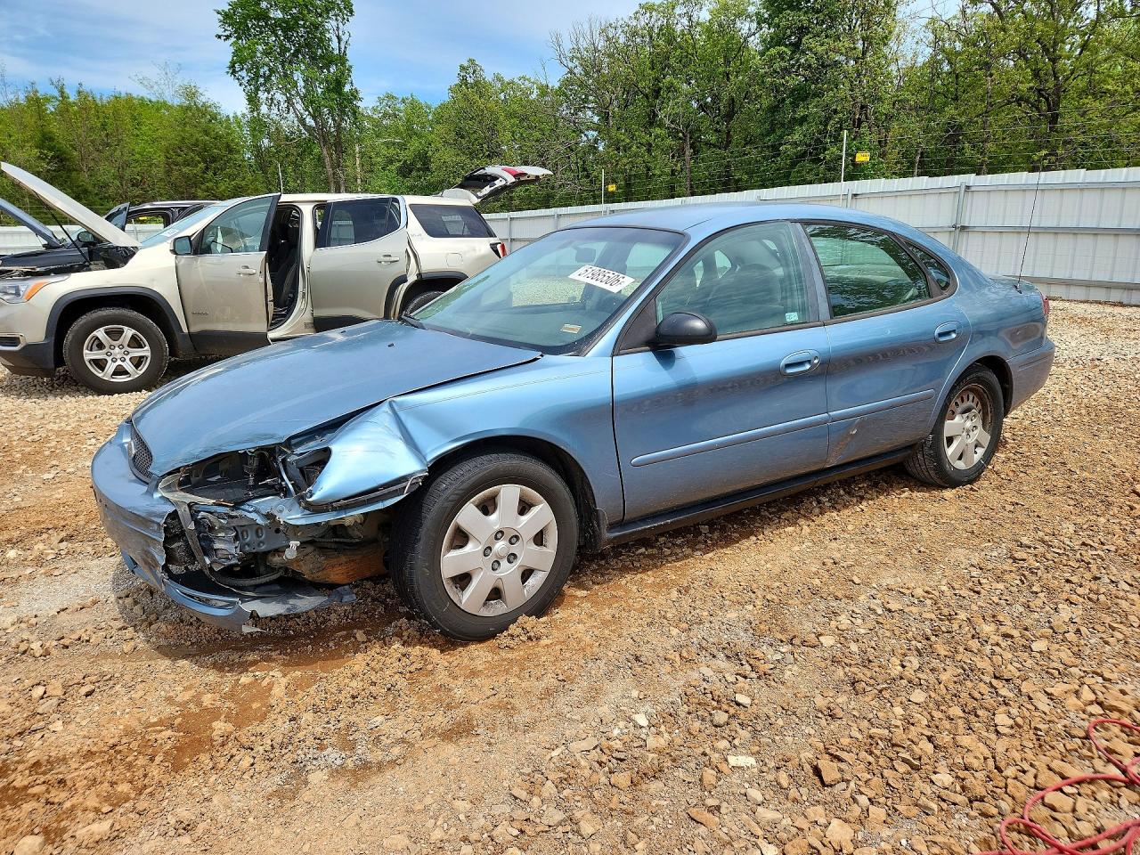 Salvage Ford Taurus Image