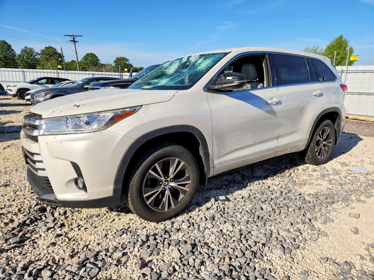 Salvage Toyota Highlander Image