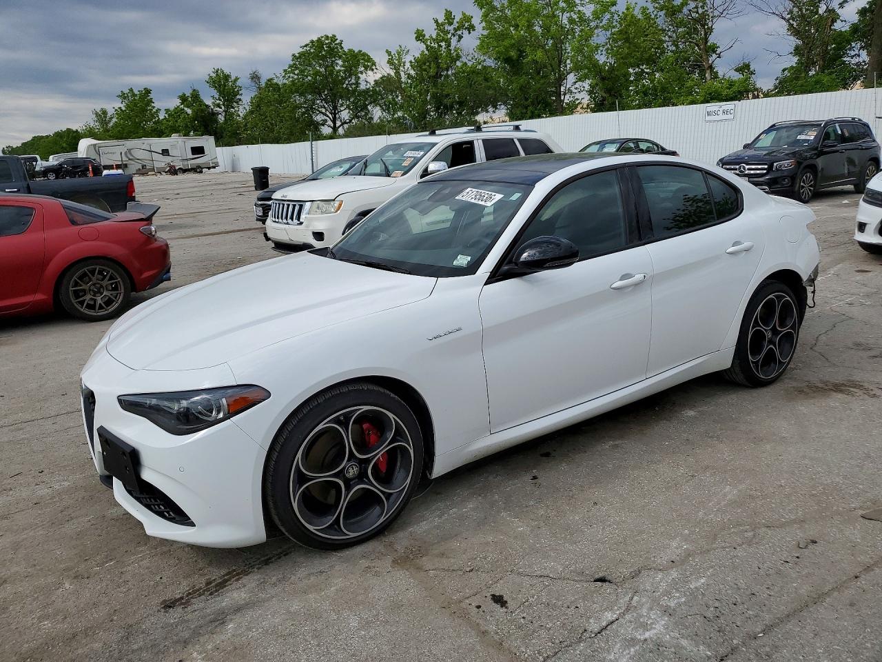 Salvage Alfa Romeo Giulia Image