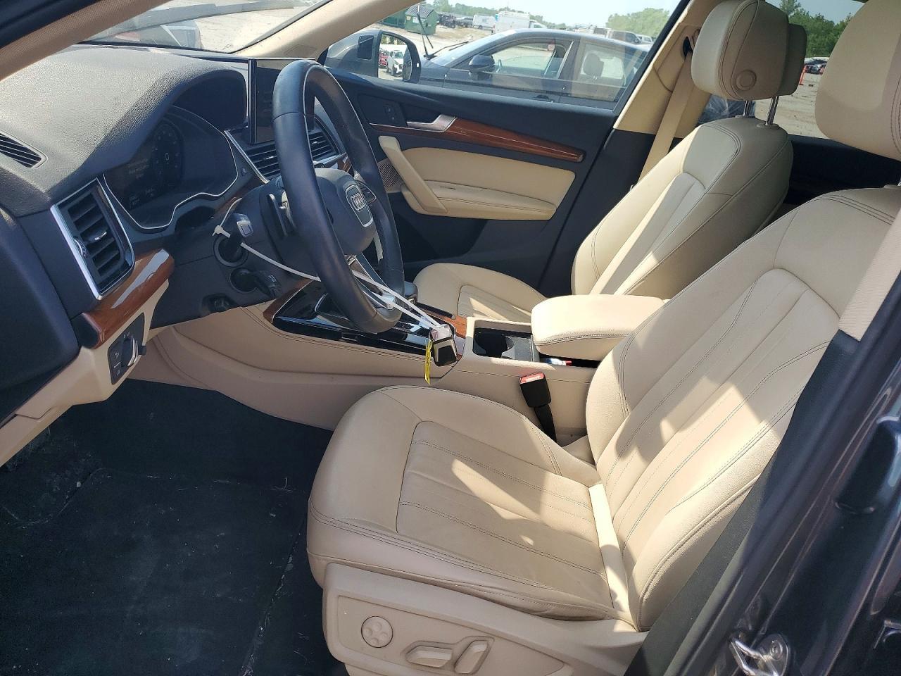 Audi Q5 Premium Plus 45