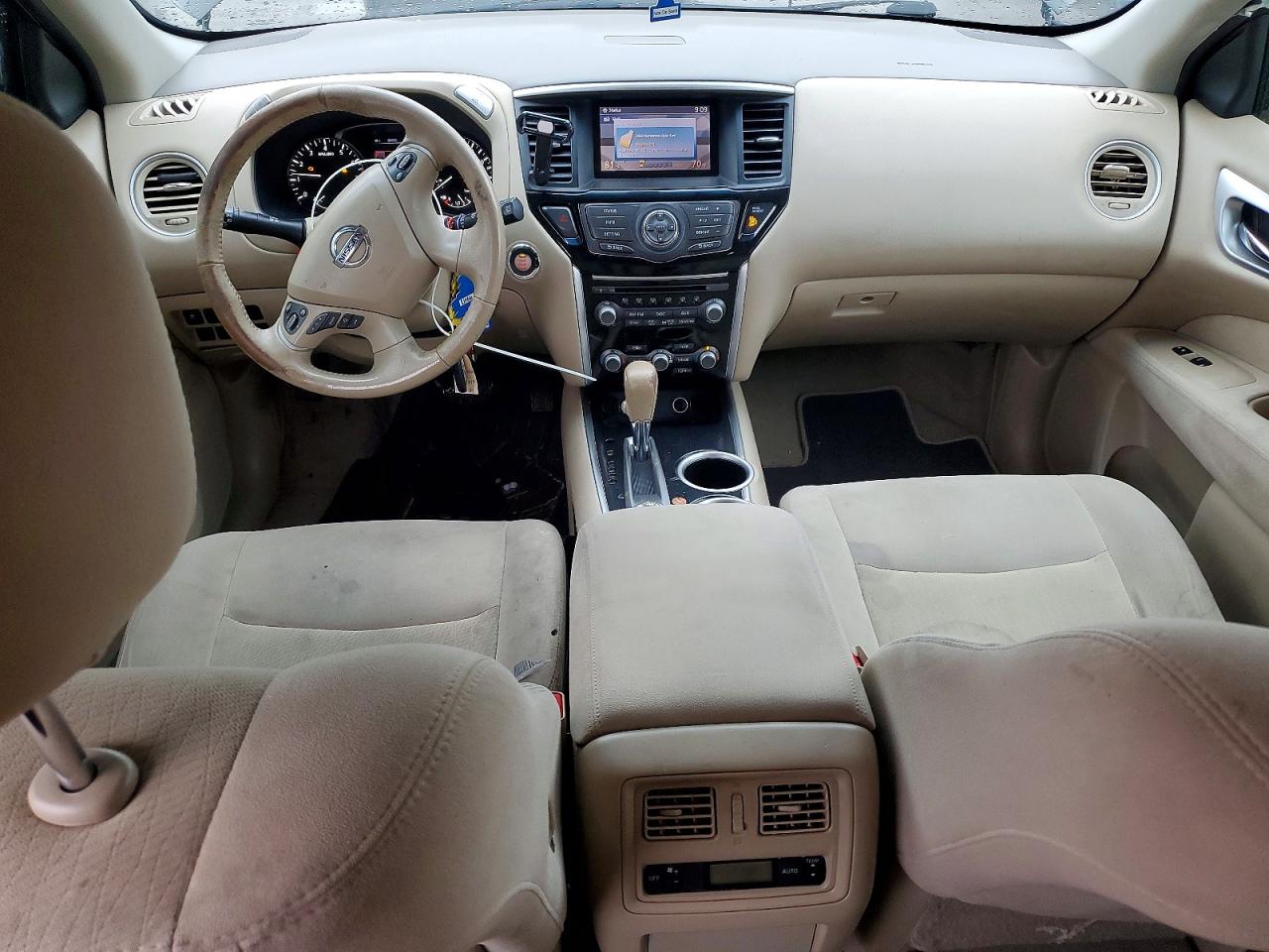 Nissan Pathfinder Sv