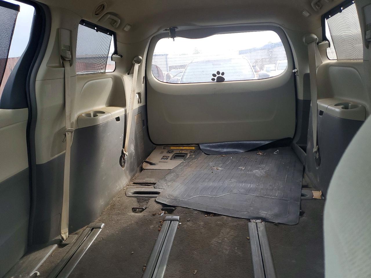 Toyota Sienna Le 7-passenger