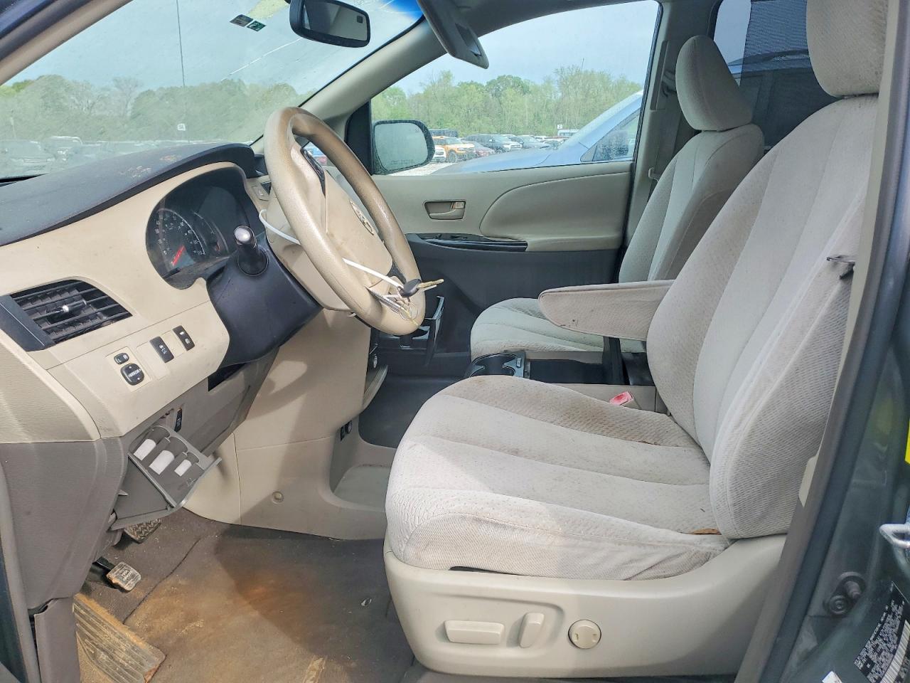 Toyota Sienna Le 7-passenger