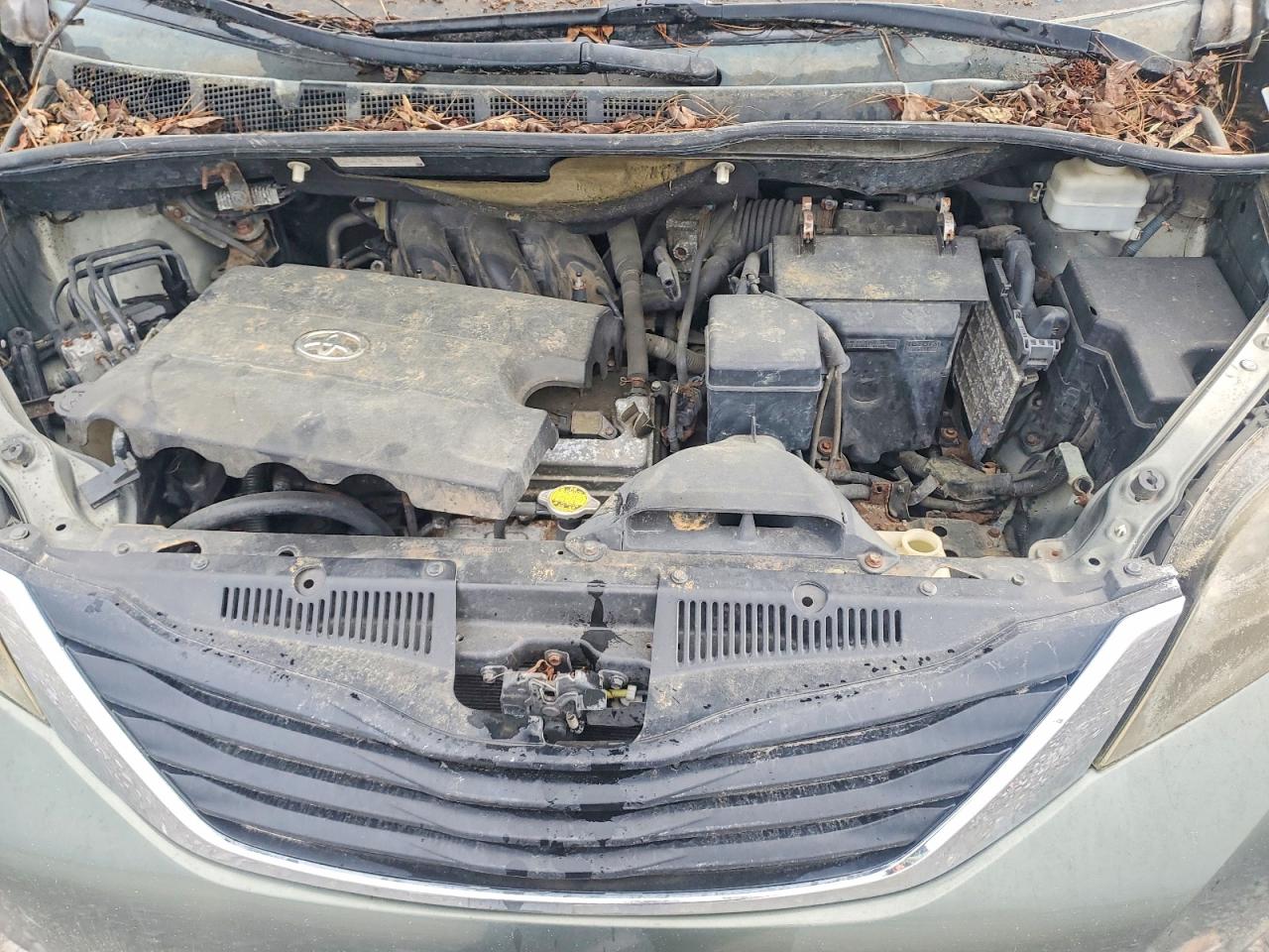 Toyota Sienna Le 7-passenger