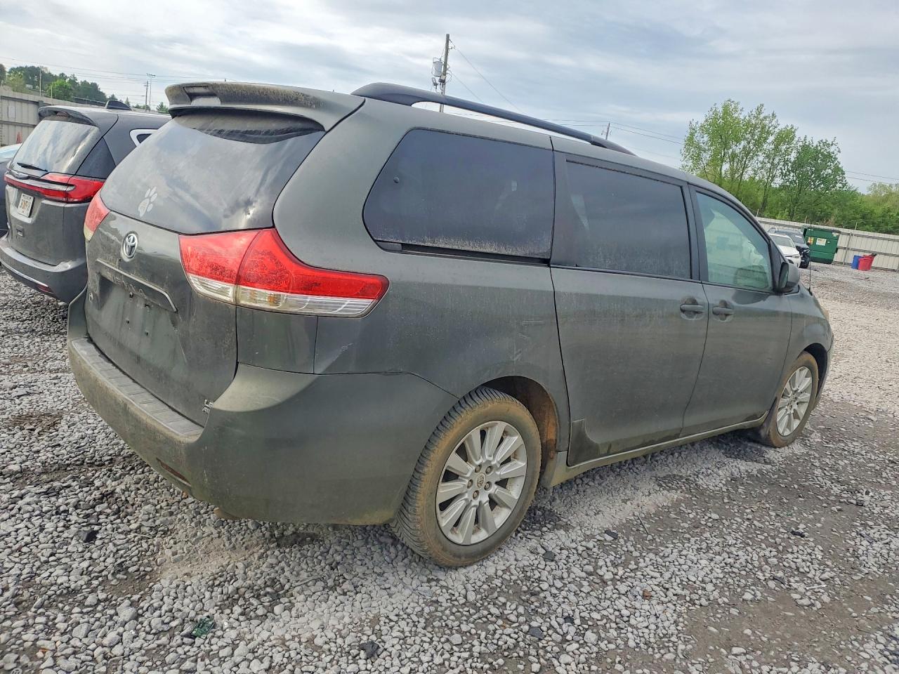 Toyota Sienna Le 7-passenger