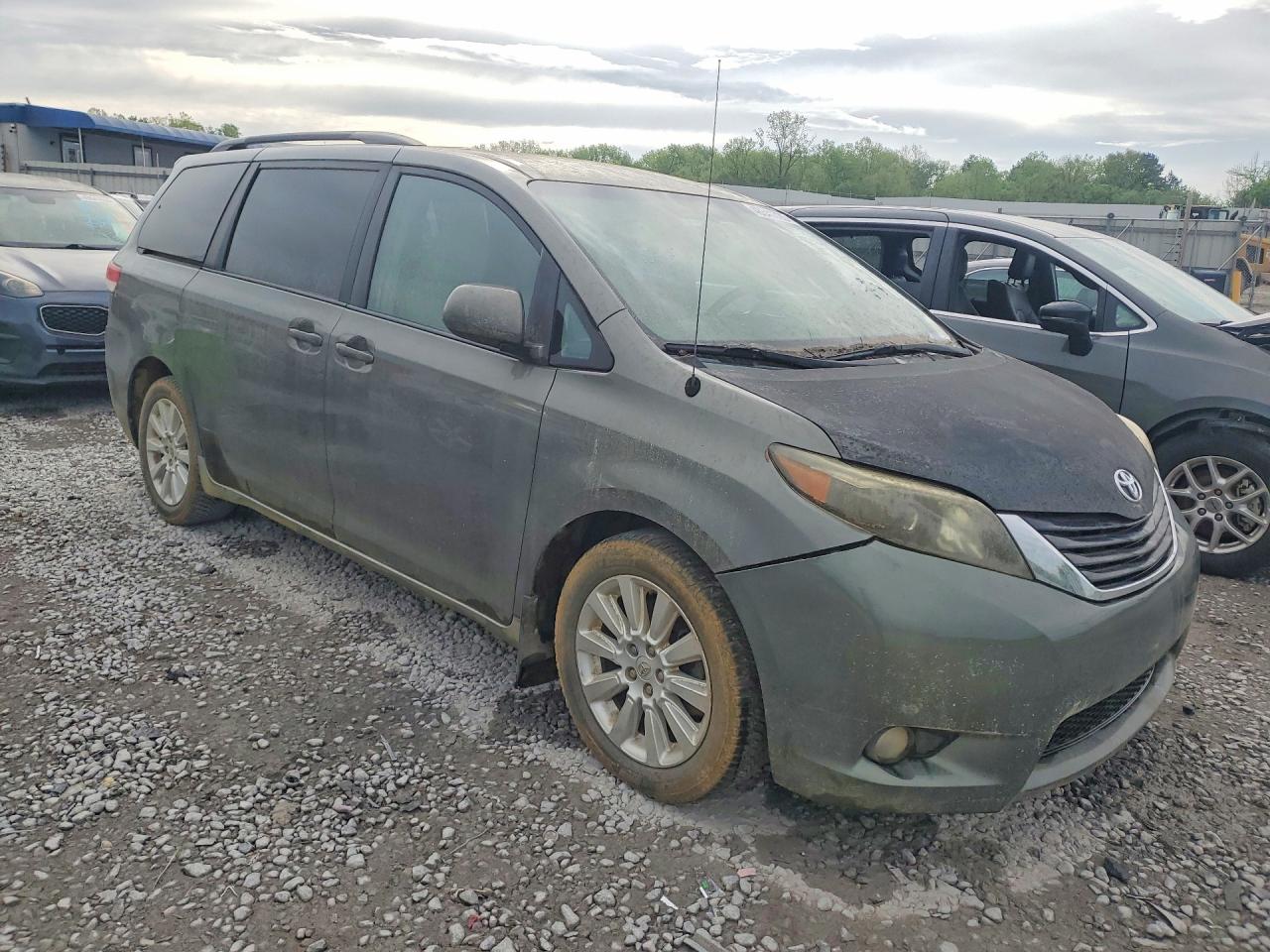 Toyota Sienna Le 7-passenger