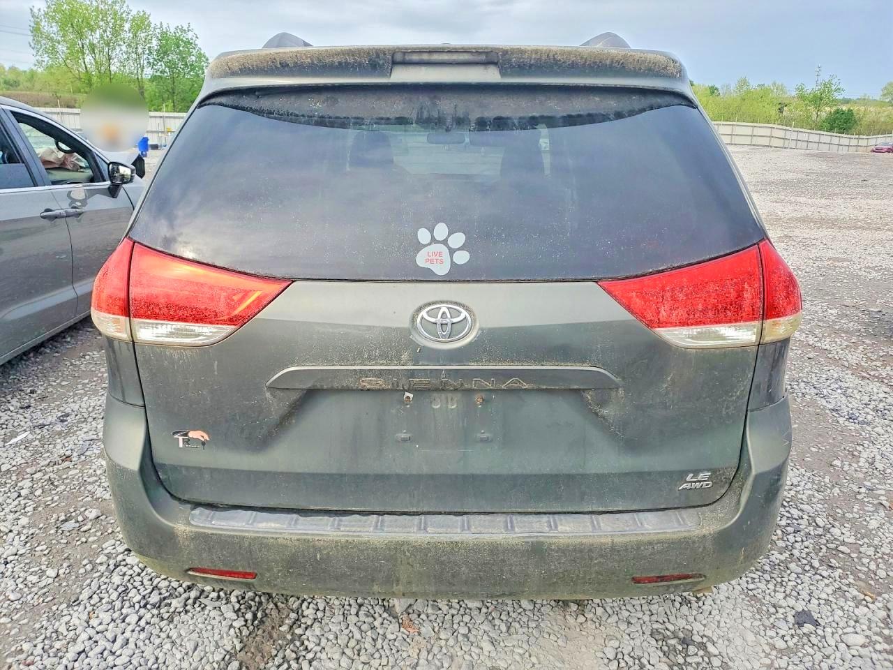 Toyota Sienna Le 7-passenger