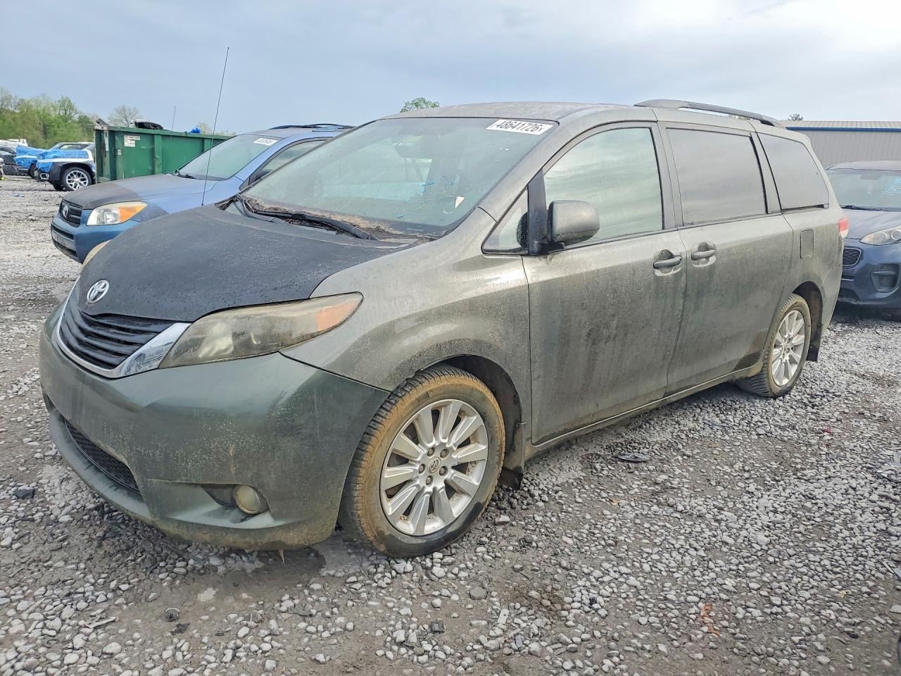 Salvage Toyota Sienna Image