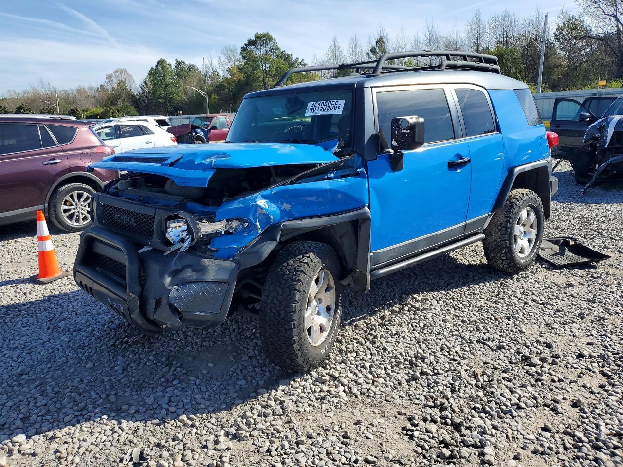 Salvage Toyota FJ Cruiser Image