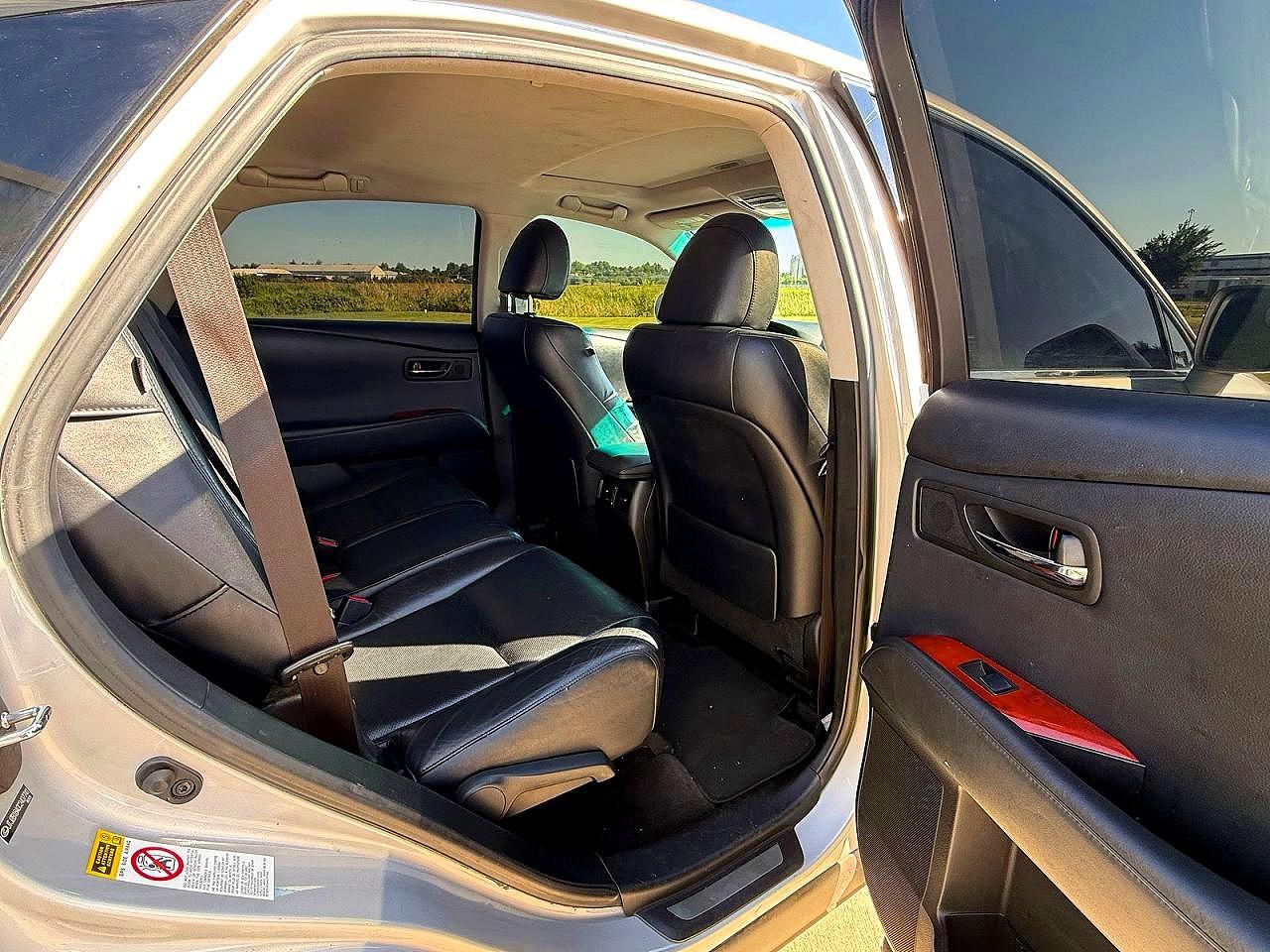 Lexus RX Base