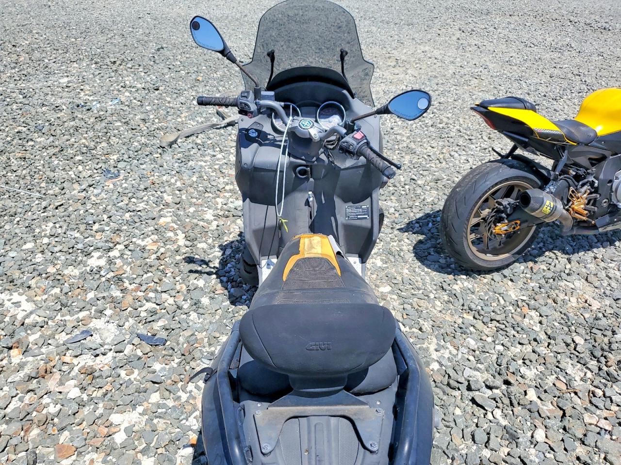 Piaggio Scooter 500