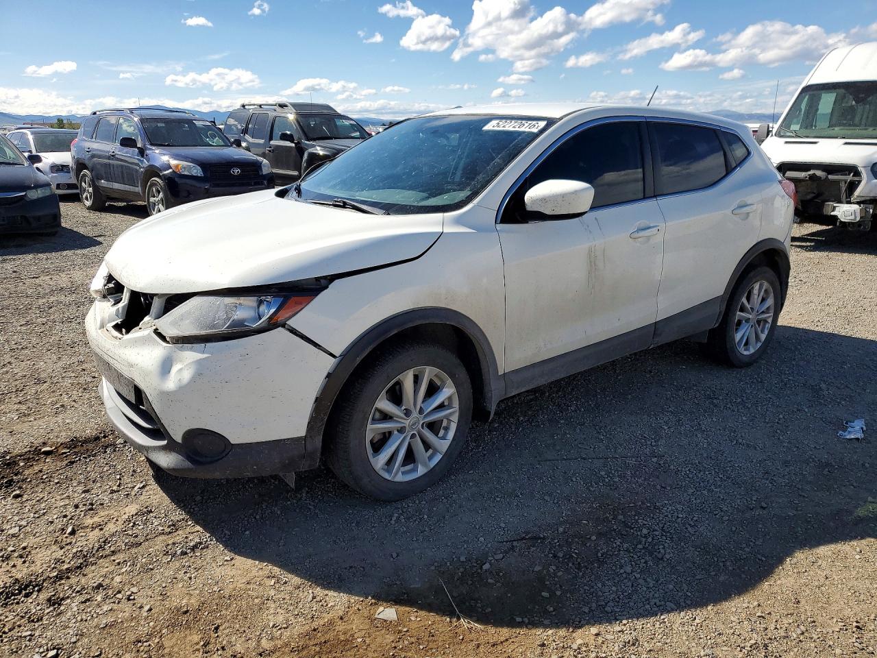 Salvage Nissan Rogue Image