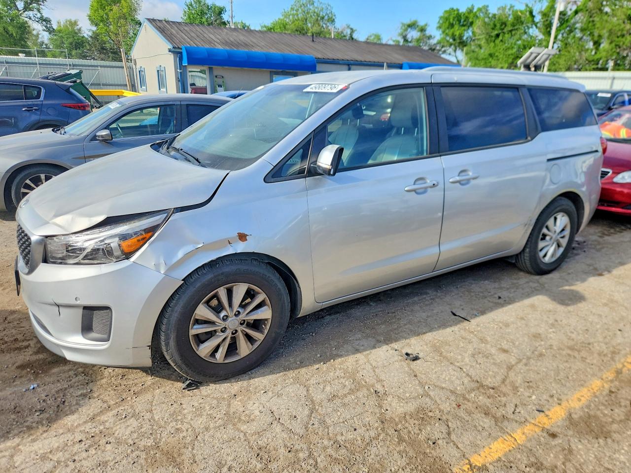 Salvage Kia Sedona Image