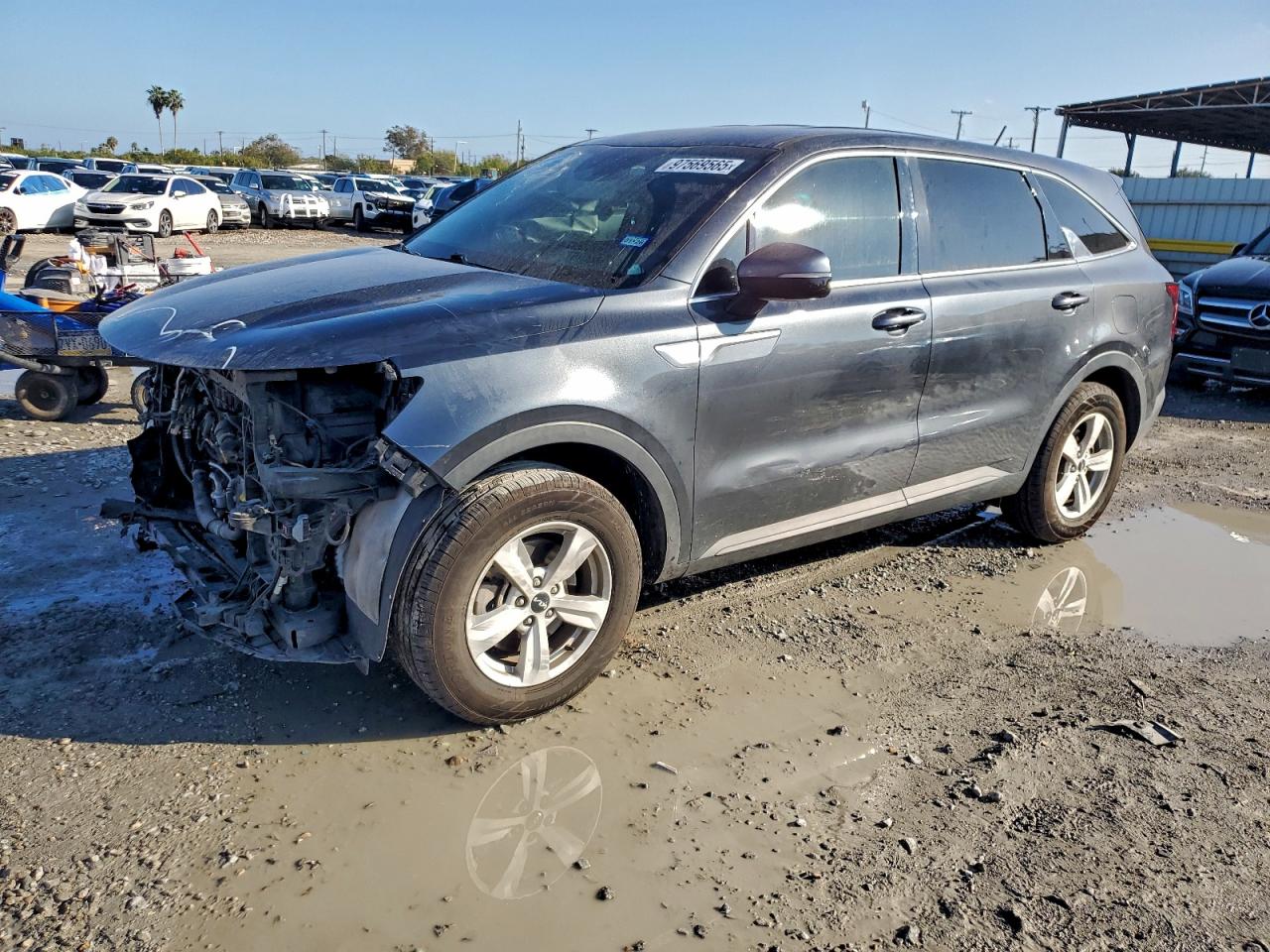 Salvage Kia Sorento Image