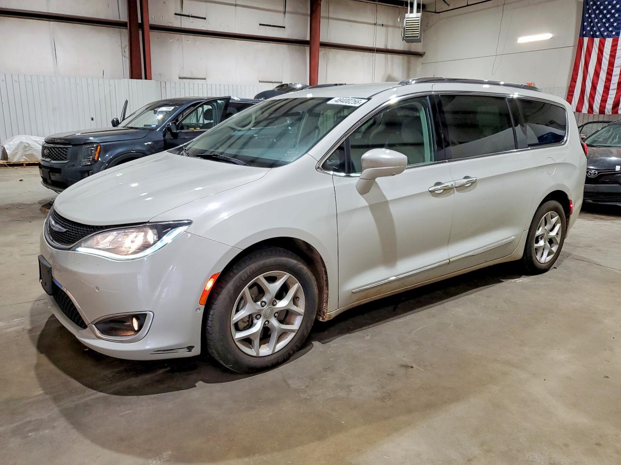 Salvage Chrysler Pacifica Image