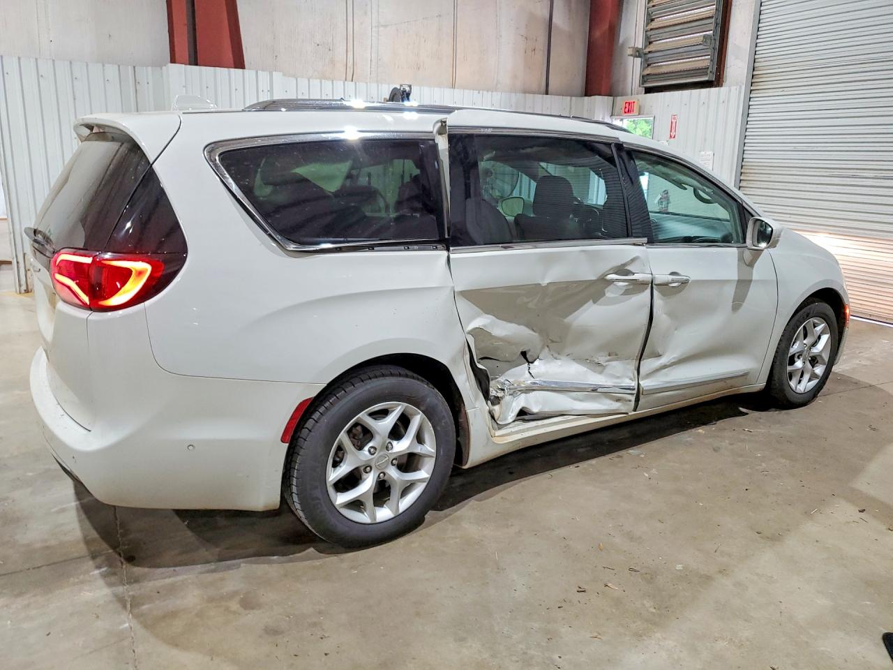 Chrysler Pacifica Touring L