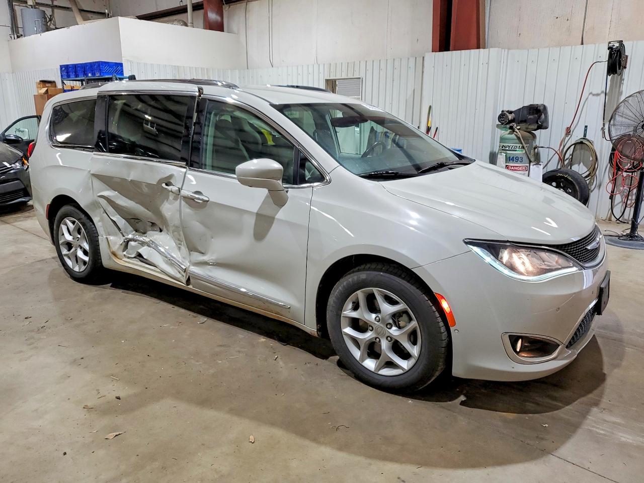 Chrysler Pacifica Touring L