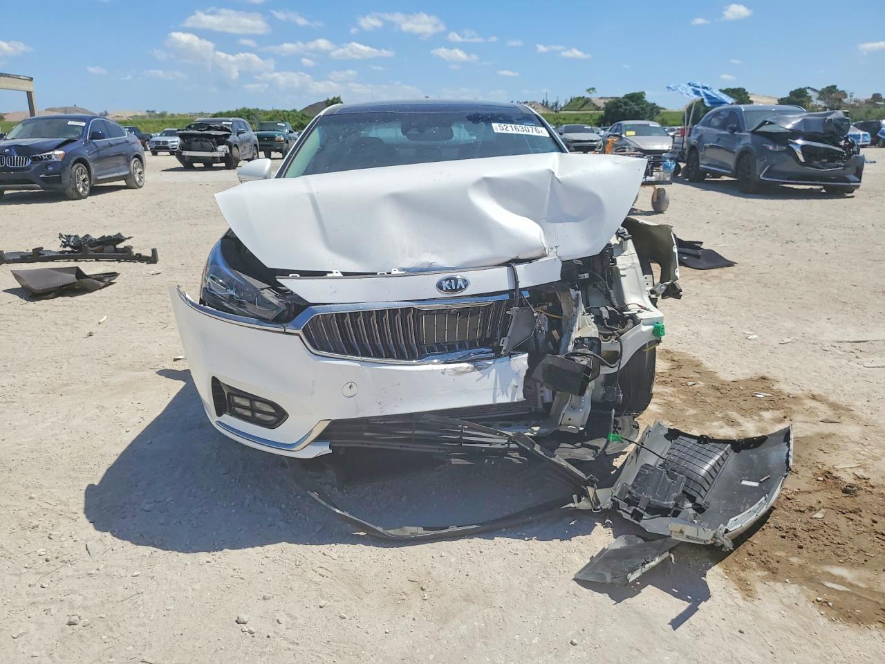 Salvage Kia Cadenza Image