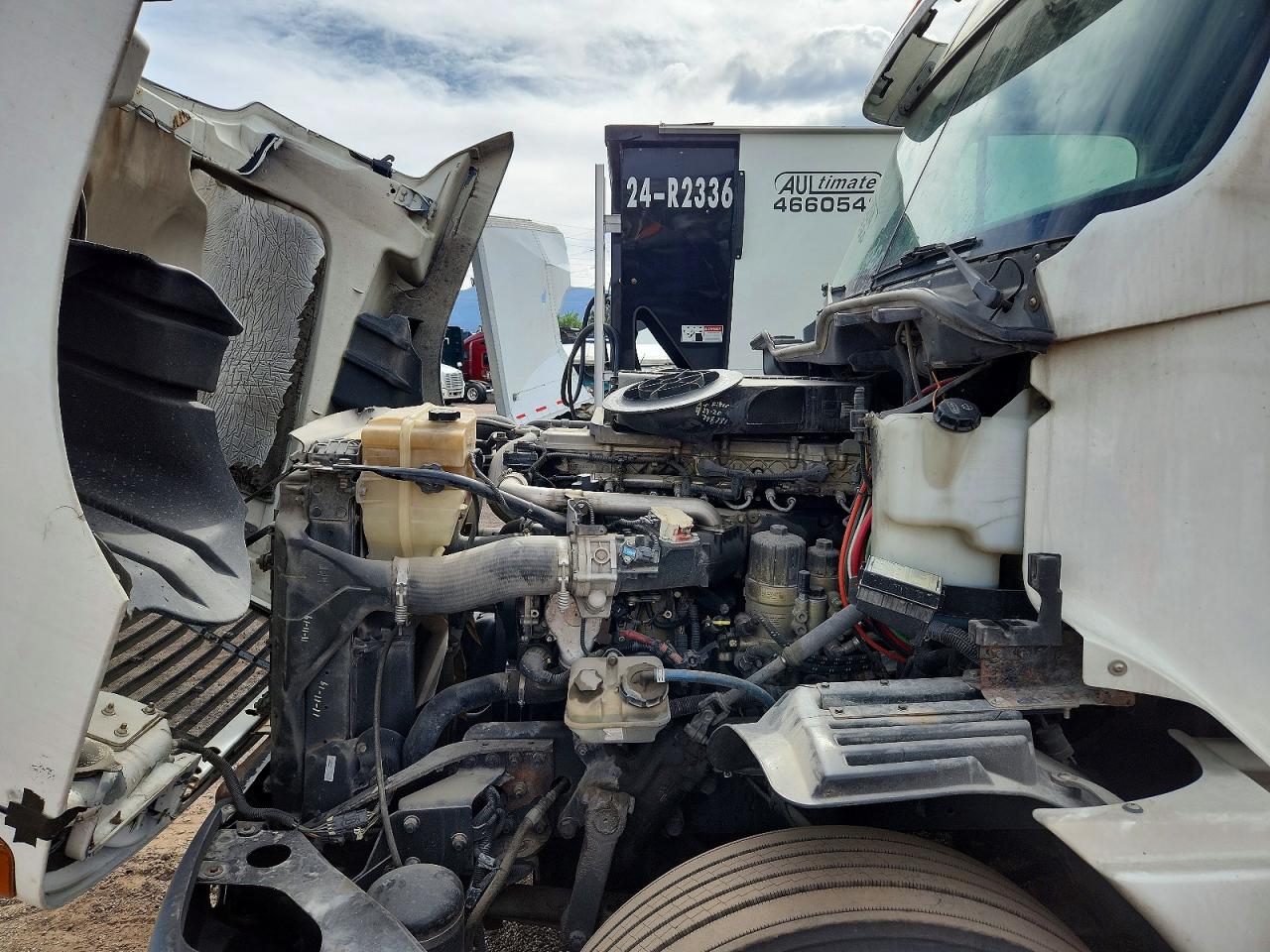 Freigliner Cst120