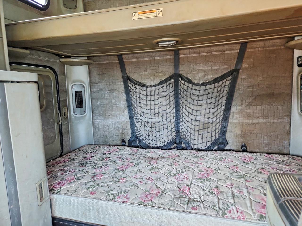 Freigliner Cst120